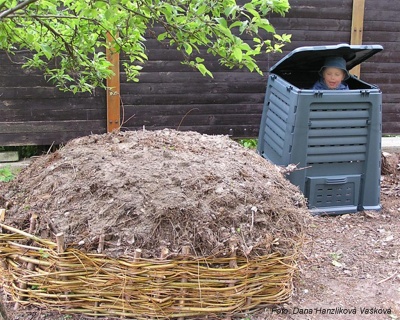 Vyvýšený záhon z vrbového proutí